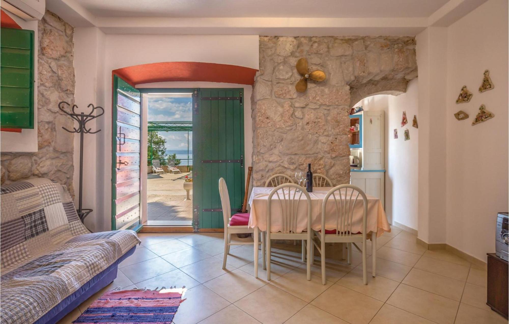 Awesome Home In Podgora With Kitchen מראה חיצוני תמונה