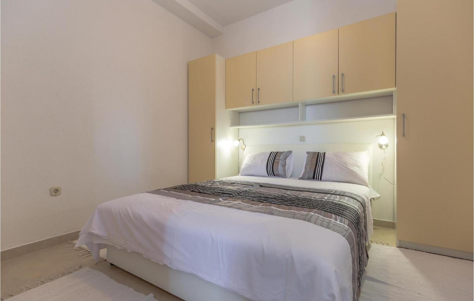 Awesome Home In Podgora With Kitchen מראה חיצוני תמונה