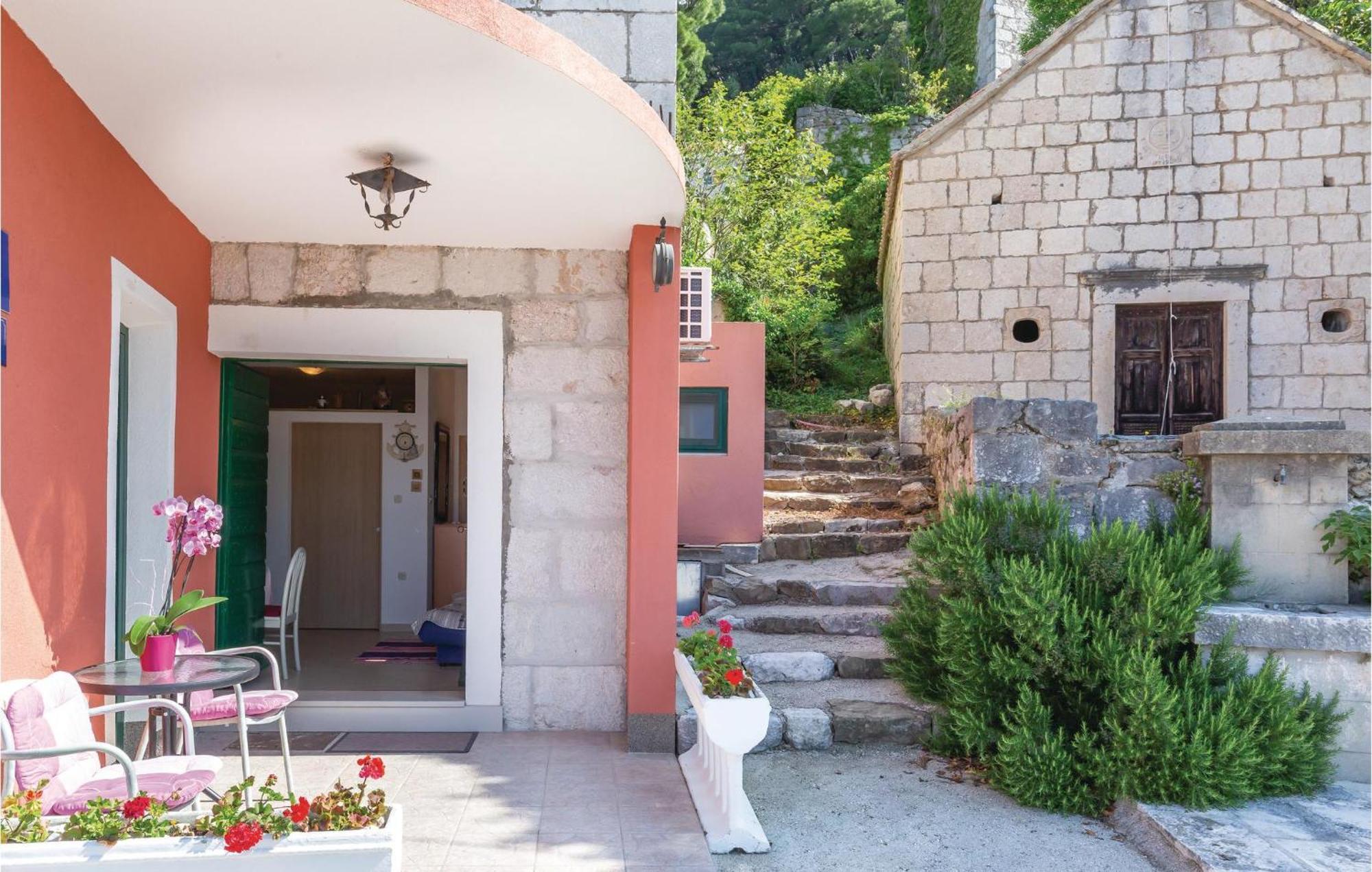 Awesome Home In Podgora With Kitchen מראה חיצוני תמונה